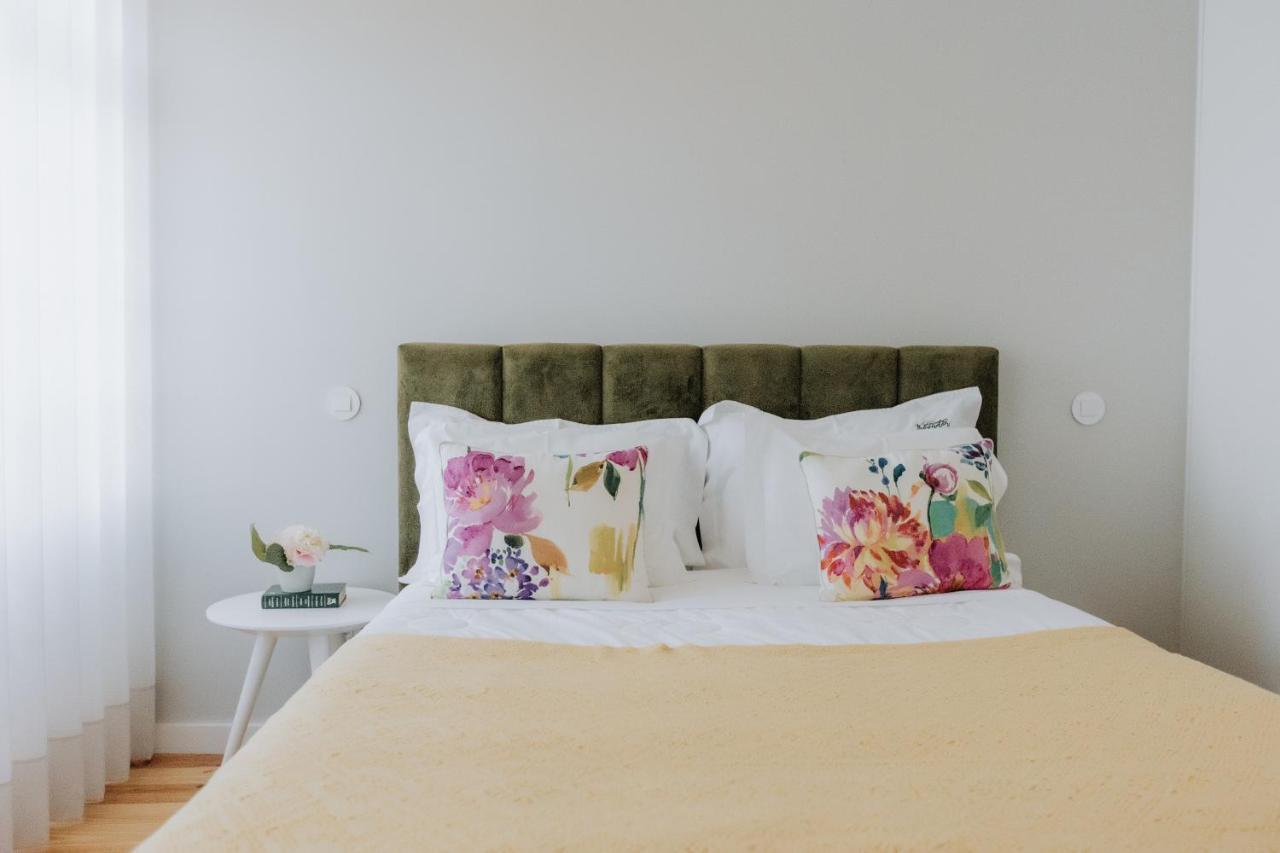 Trovador Guest House กิมาไรส์ ภายนอก รูปภาพ
