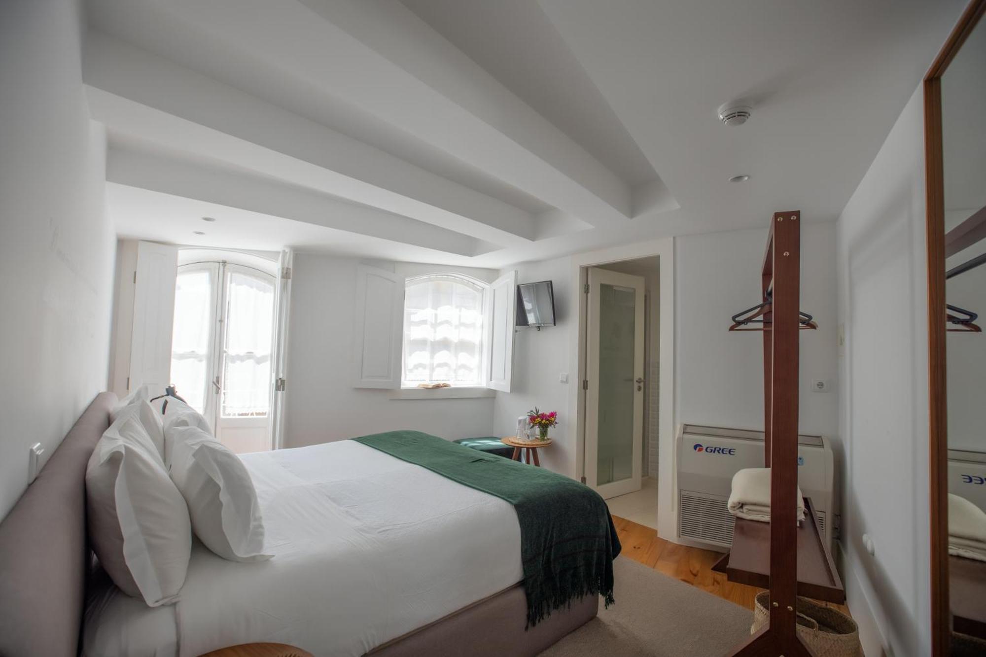 Trovador Guest House กิมาไรส์ ภายนอก รูปภาพ